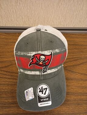 NWT Buccaneers Adjustable Mesh Back Cap